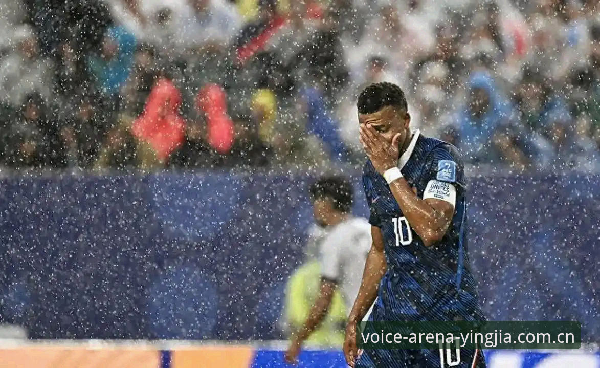 雷暴中断2小时11分，姆巴佩两球追赶梅西：这场"马拉松"是意外还是新常态？